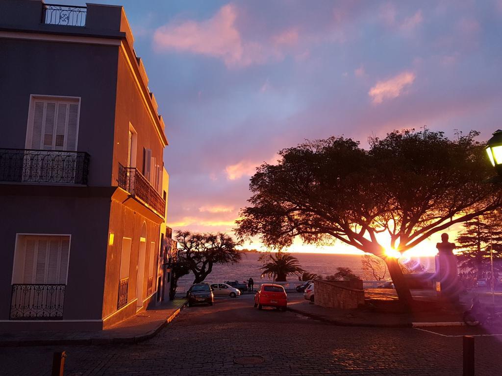 Casa Francis - Apartamentos コロニア・デル・サクラメント エクステリア 写真